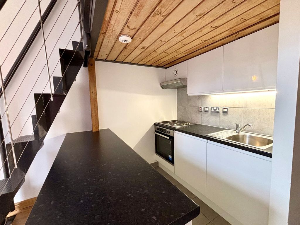 Property photo 3 of 14 Kitchen