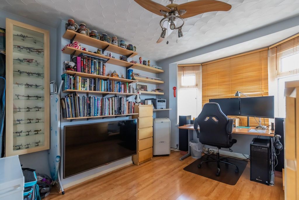 Property photo 2 of 20 60 (2 Of 21).Jpg