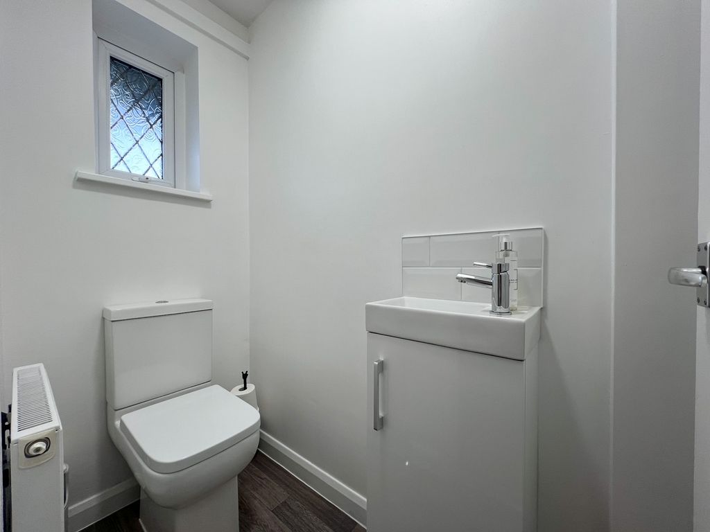 Property photo 3 of 27