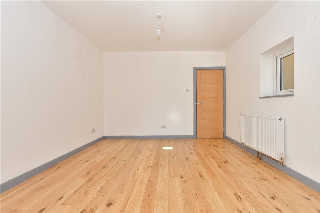 Property photo 3 of 11 Lounge