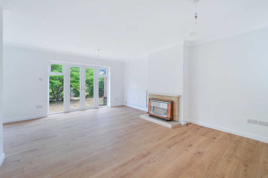 Property photo 2 of 14 Windmill Lane