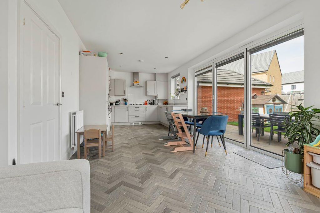 Property photo 2 of 32 12_60344.Jpg