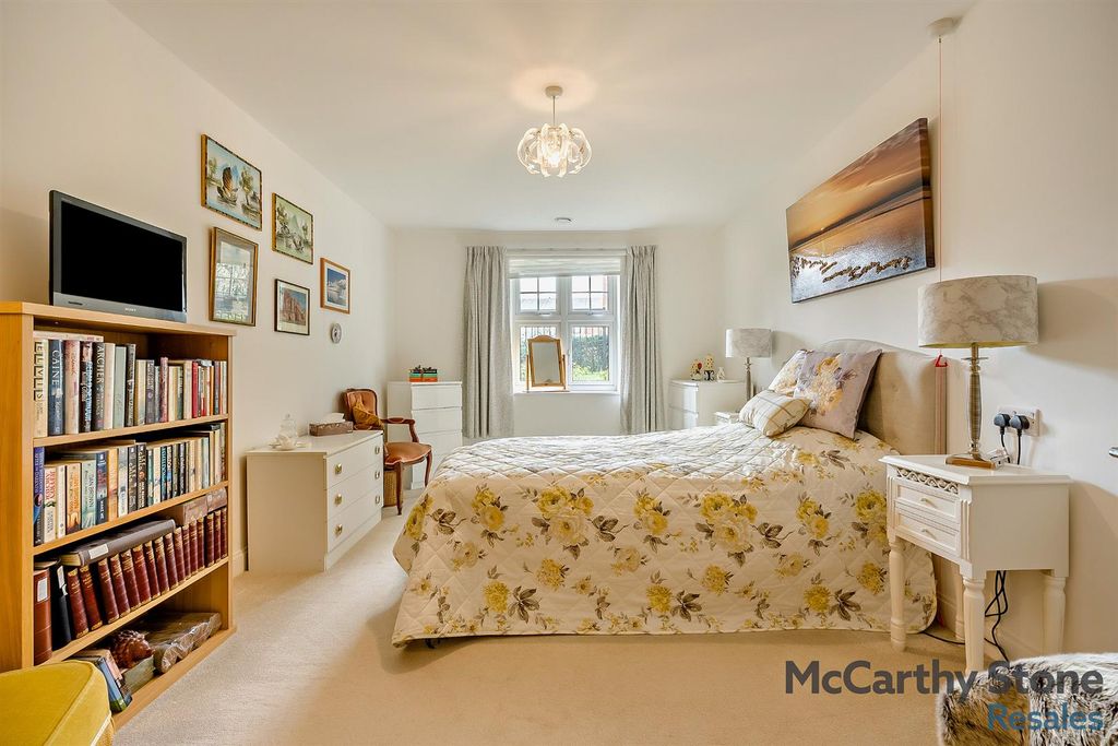 Property photo 3 of 14 8682777-Interior02-800.Jpg