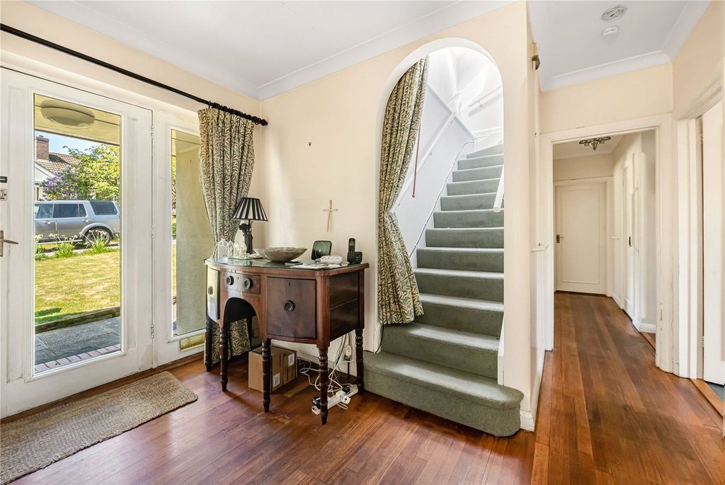 Property photo 3 of 18 Entrance Hall
