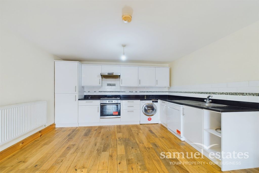 Property photo 2 of 10 Kitchen