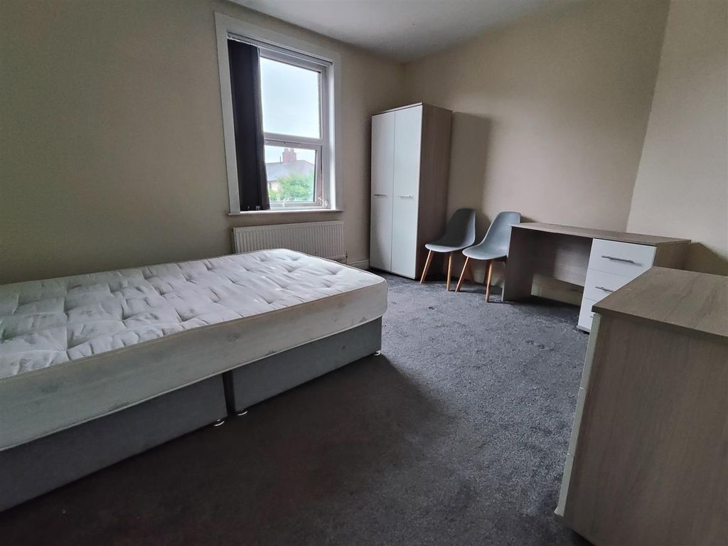 Property photo 1 of 5 Bedroom