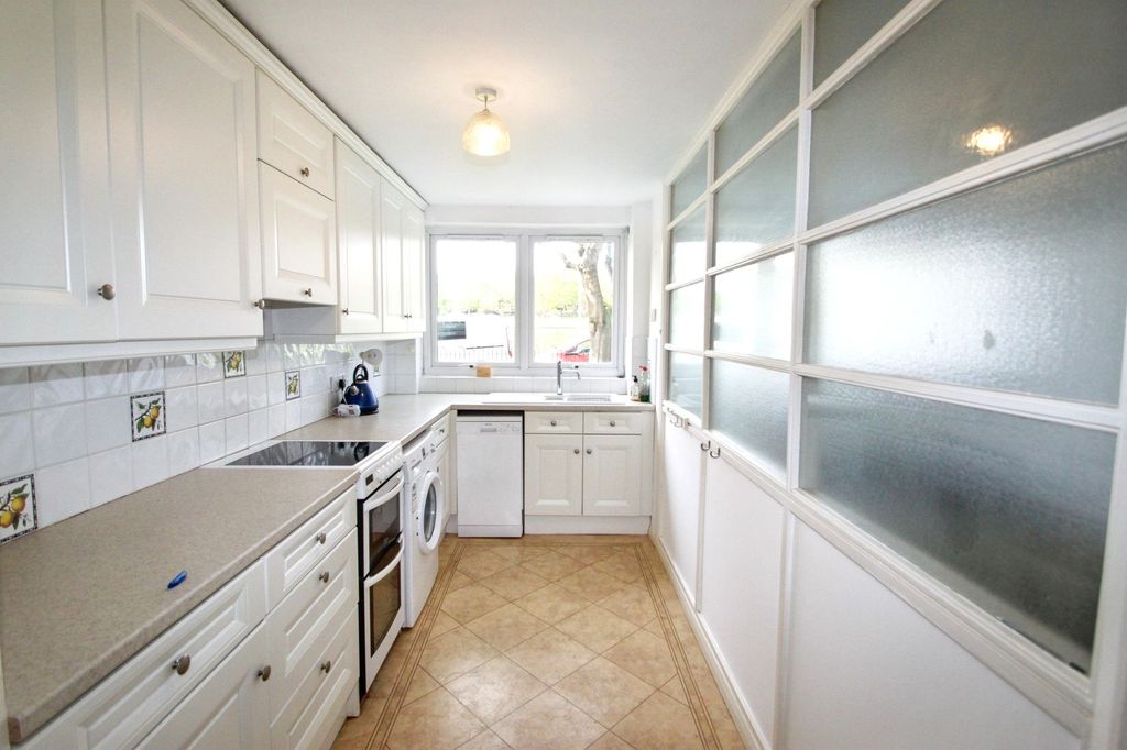 Property photo 2 of 21