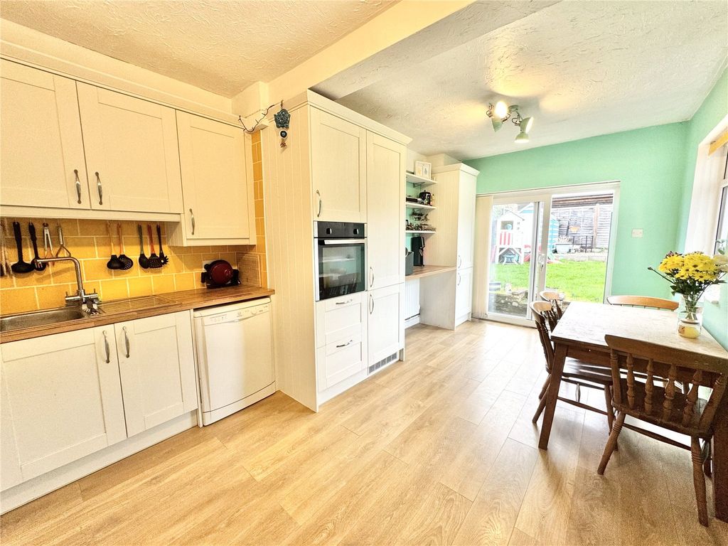 Property photo 2 of 11 Picture No. 14