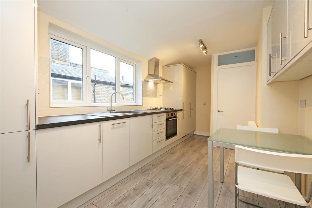 Property photo 3 of 7 19B Longley Road Sw17 Kitchen 2.Jpg
