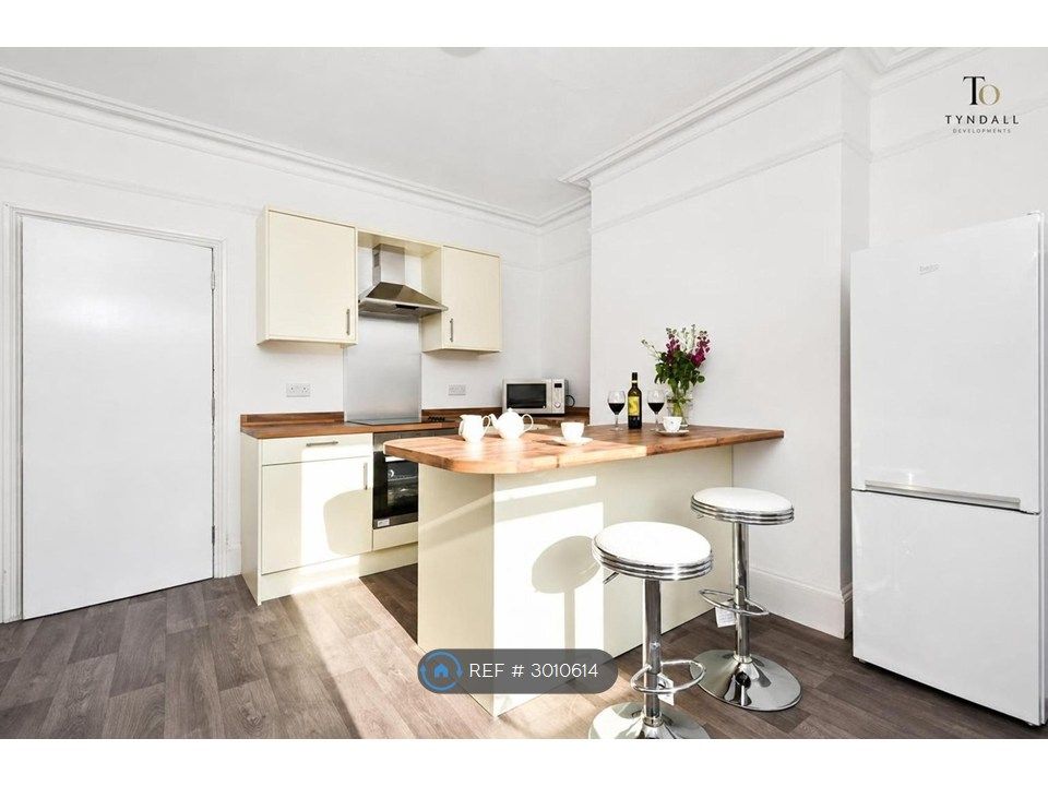 Property photo 2 of 7 Shared Kitchen