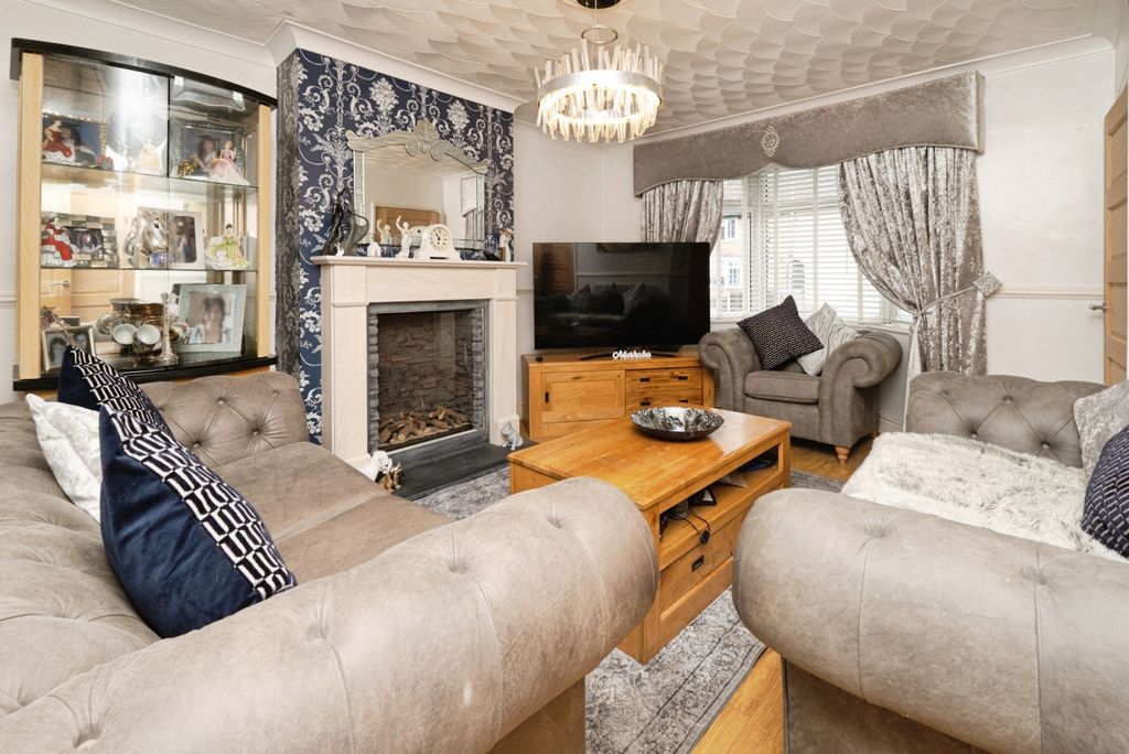 Property photo 2 of 15 Pbox-Img.Jpg