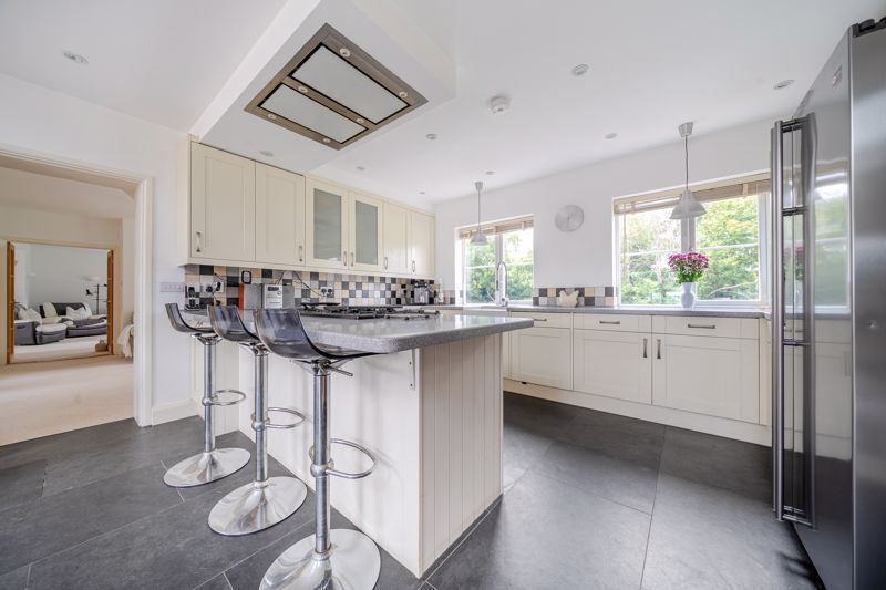 Property photo 3 of 28 Kitchen/Diner/Family Room