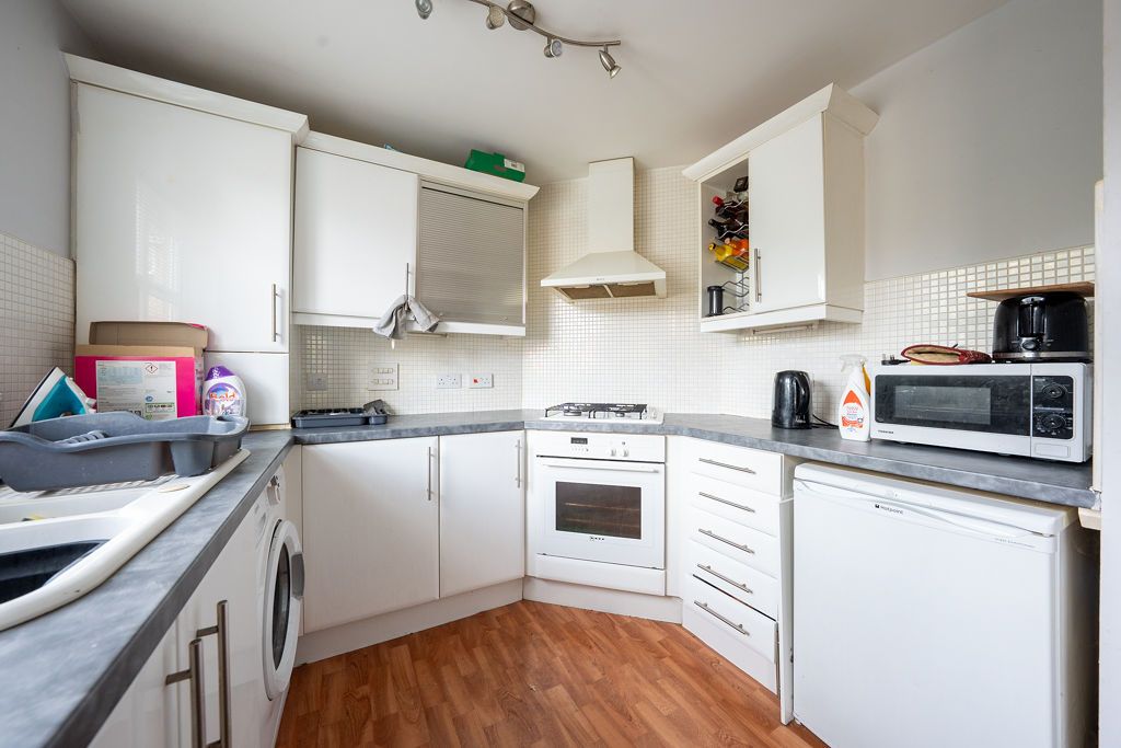 Property photo 3 of 18 Kitchen