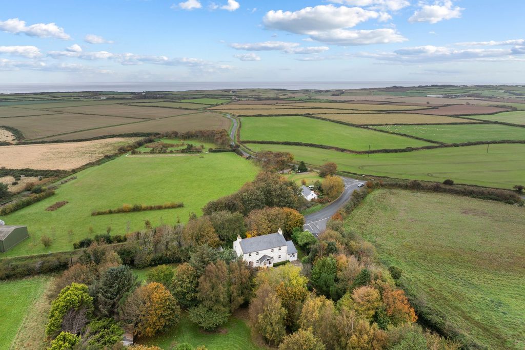 Property photo 2 of 35