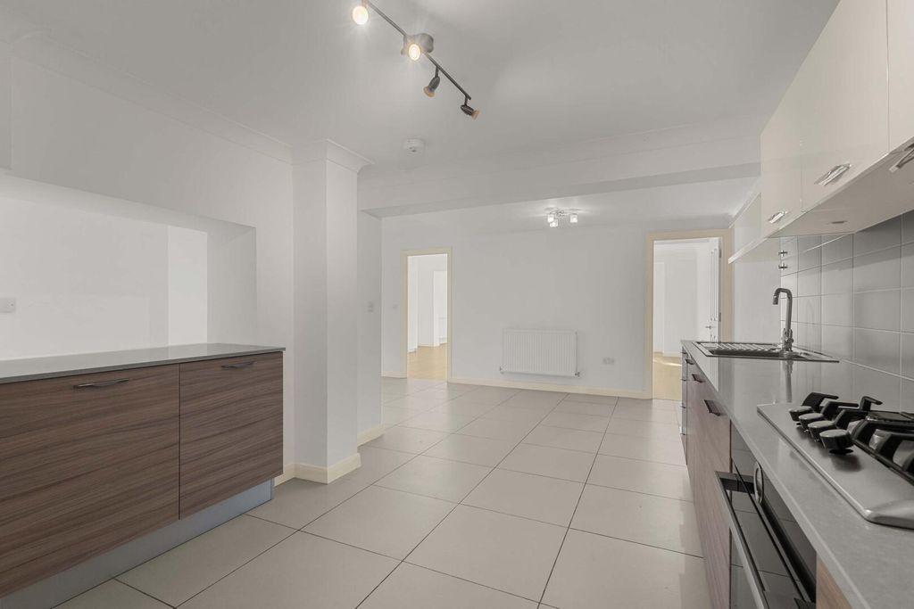 Property photo 3 of 14 Kitchen