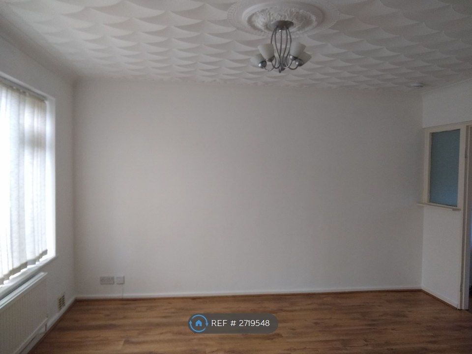 Property photo 3 of 7 Living Room