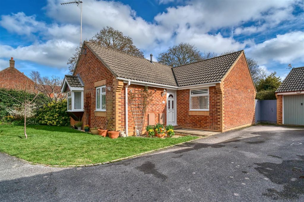 Property photo 1 of 8 Front