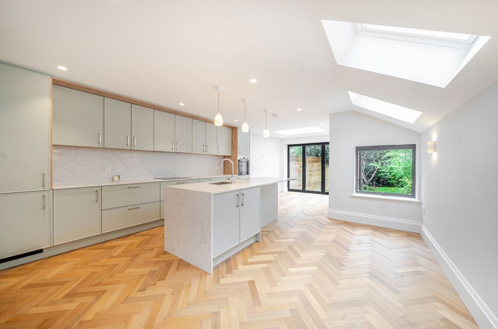 Property photo 1 of 12 1371353-4-68F63Fa...