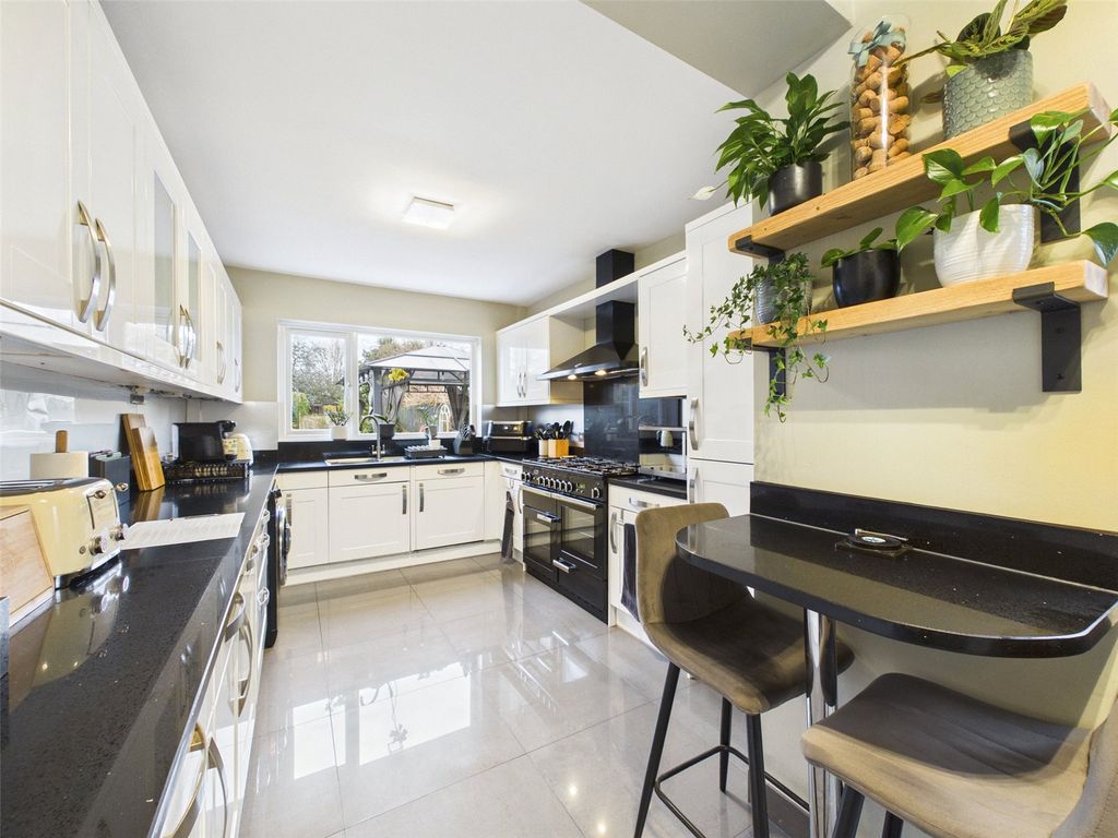 Property photo 2 of 21 Picture No. 27