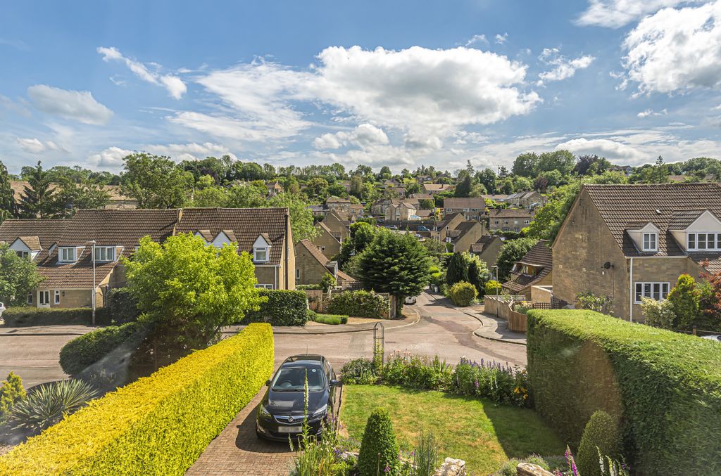 Property photo 2 of 11 Front