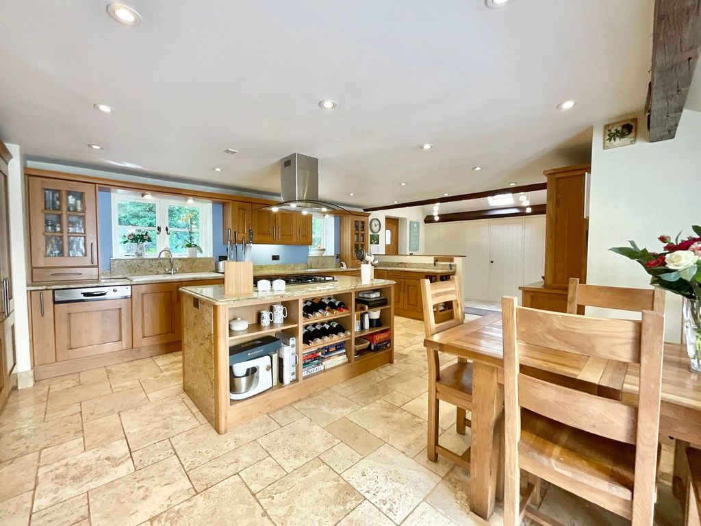 Property photo 3 of 28