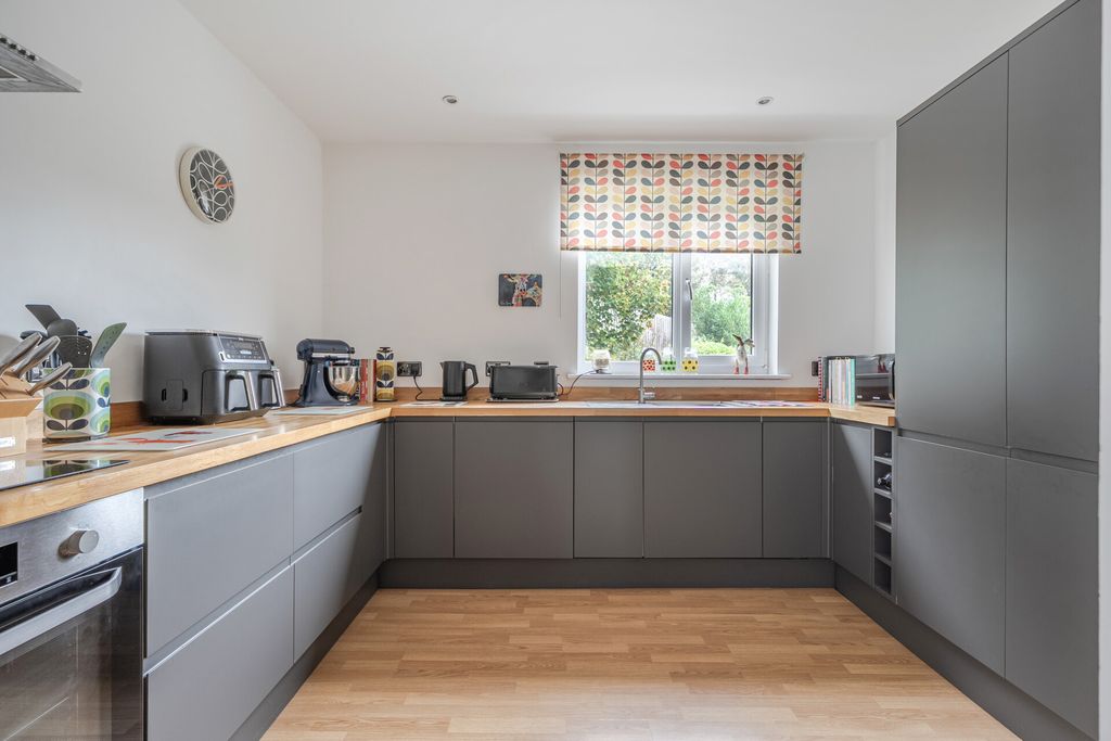 Property photo 2 of 26 1516603-11-6Aa3c9...