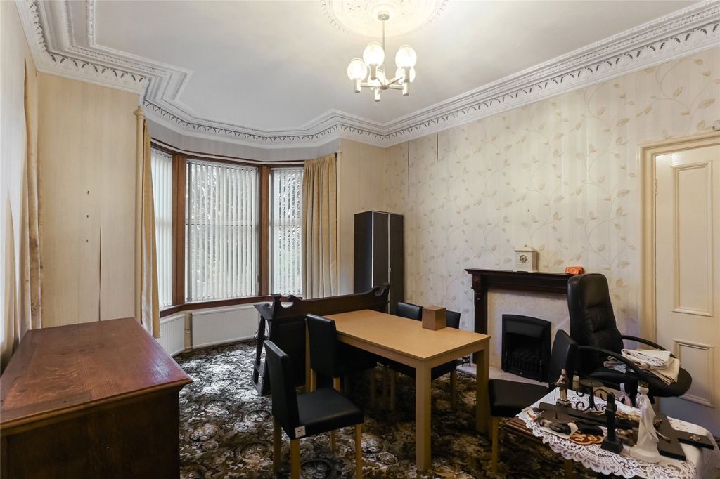 Property photo 2 of 16 Living Room