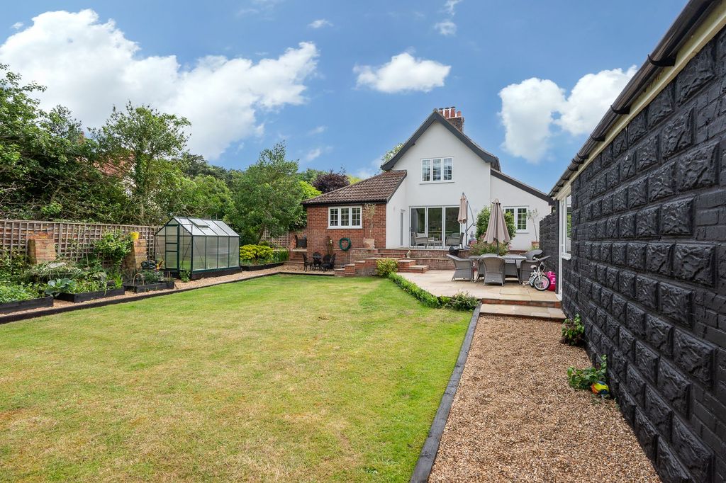 Property photo 3 of 25