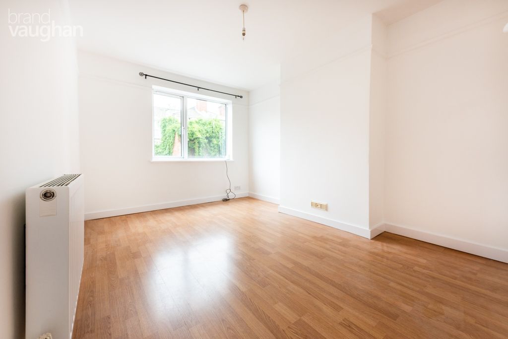 Property photo 3 of 7 Living Room