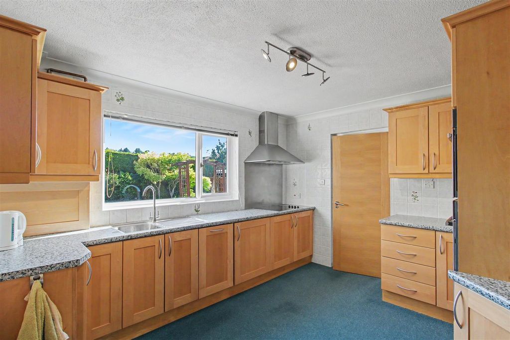 Property photo 2 of 25 Kitchen