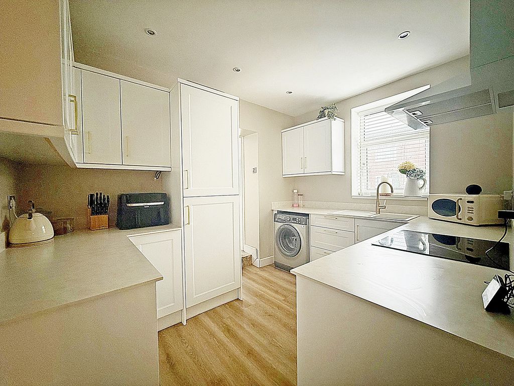 Property photo 3 of 25 Kitchen