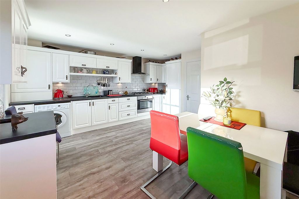 Property photo 2 of 24 Picture No. 13