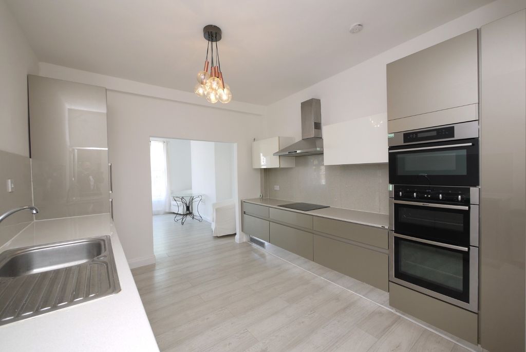 Property photo 2 of 11 5309431
