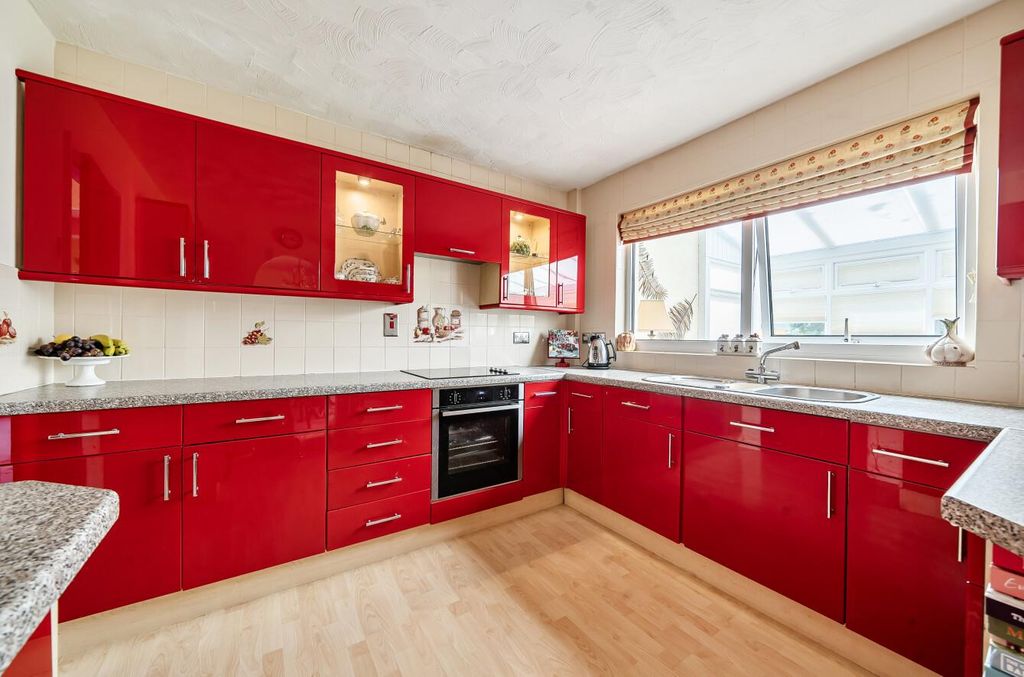 Property photo 3 of 17 1463555-16-6A183Db087E35.Jpg