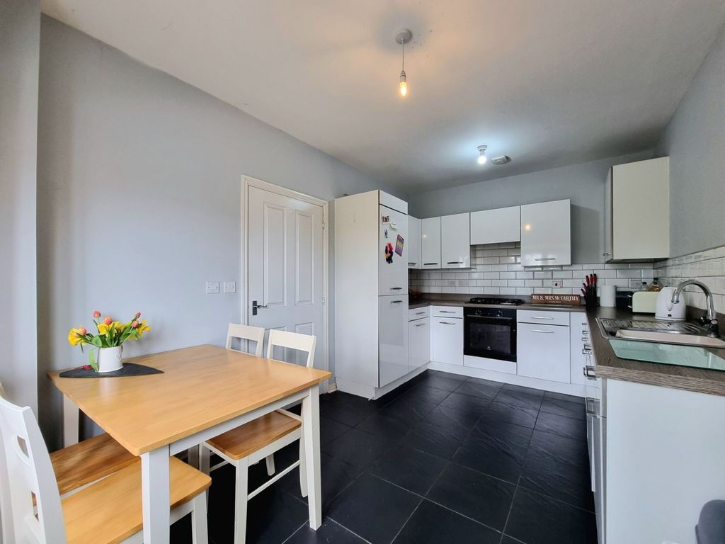 Property photo 2 of 34