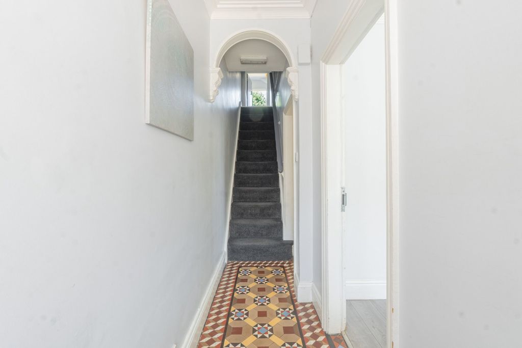 Property photo 2 of 39