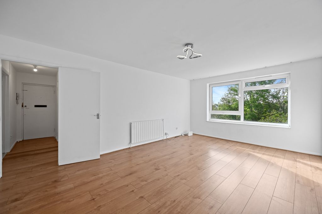Property photo 1 of 10 One Bedroom Purpose Built Flat