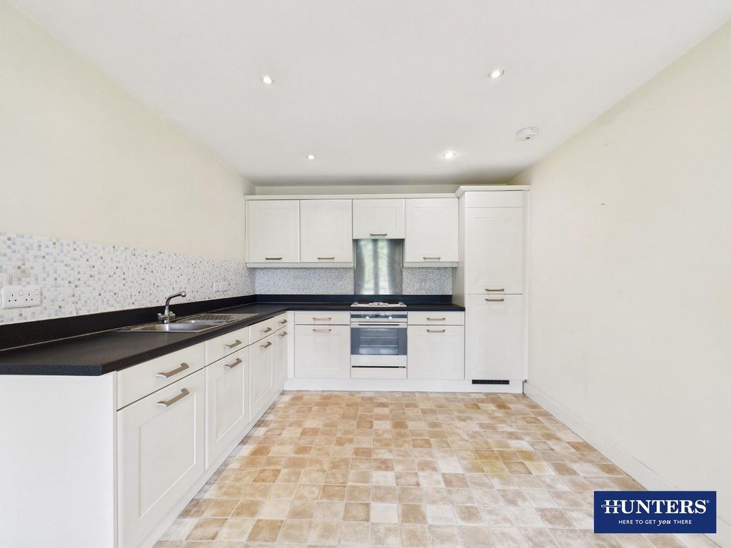 Property photo 3 of 18 Kitchen