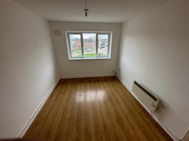 Property photo 3 of 7 Bedroom 1