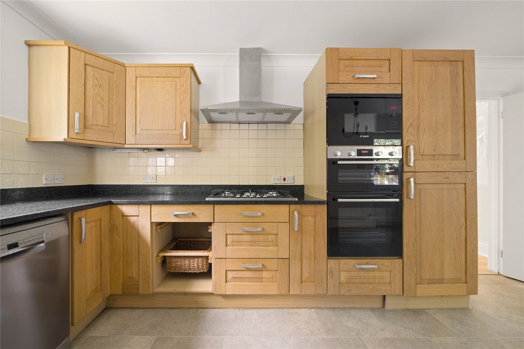 Property photo 2 of 13 Picture No. 12