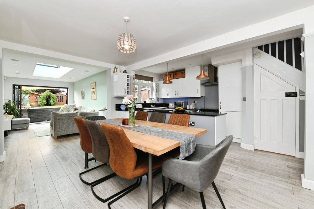 Property photo 3 of 20 Dining Area