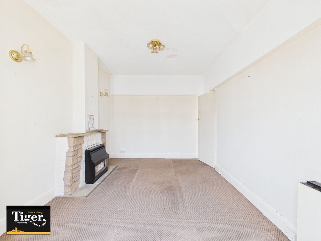 Property photo 3 of 11 Cam03440G0-Pr0589-Still007