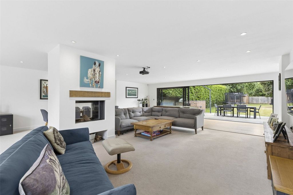 Property photo 2 of 38 Sitting Room