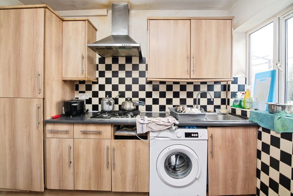 Property photo 3 of 12