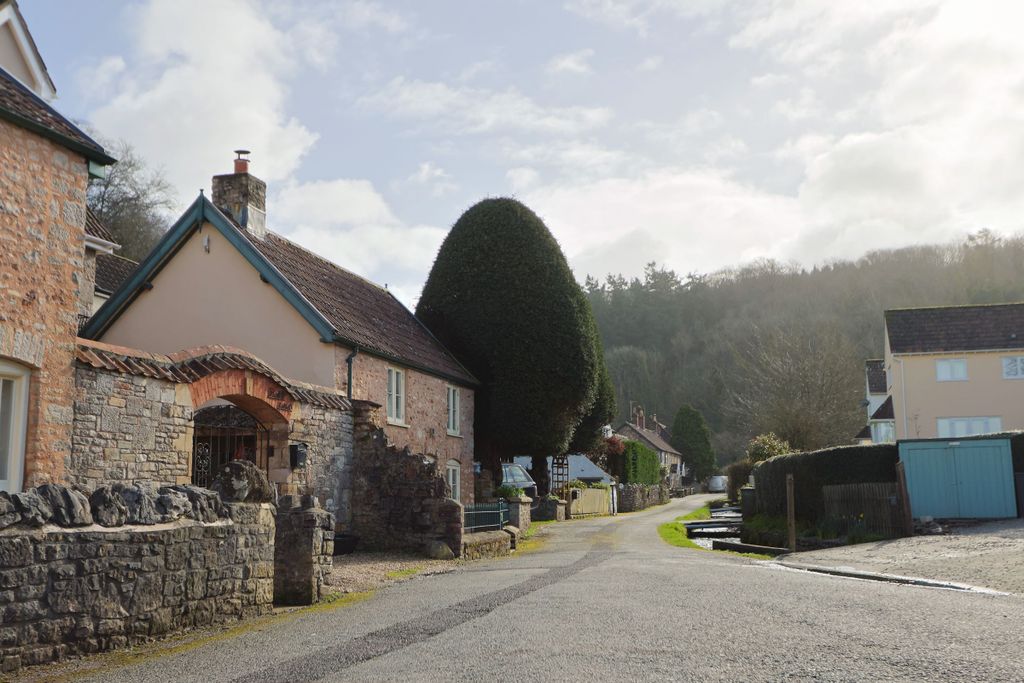 Property photo 2 of 21