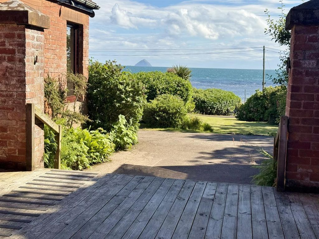 Property photo 2 of 55 Timber Deck Courtyard View