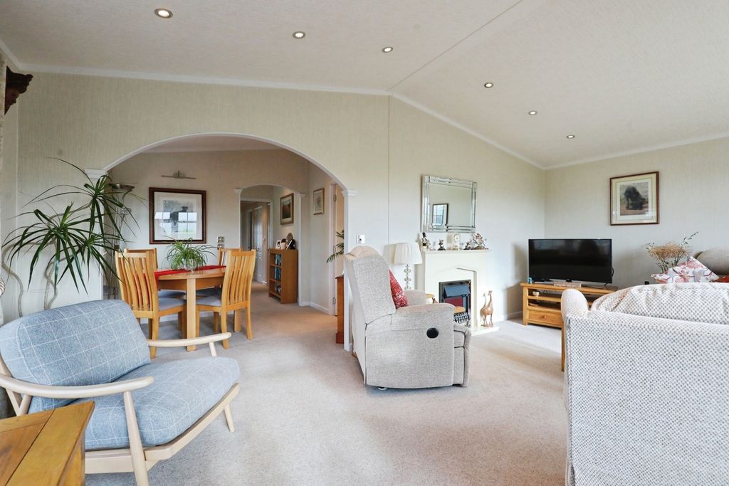 Property photo 2 of 15 Pbox-Img.Jpg