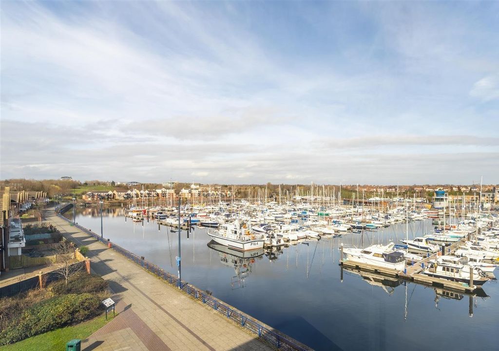 Property photo 2 of 6 External