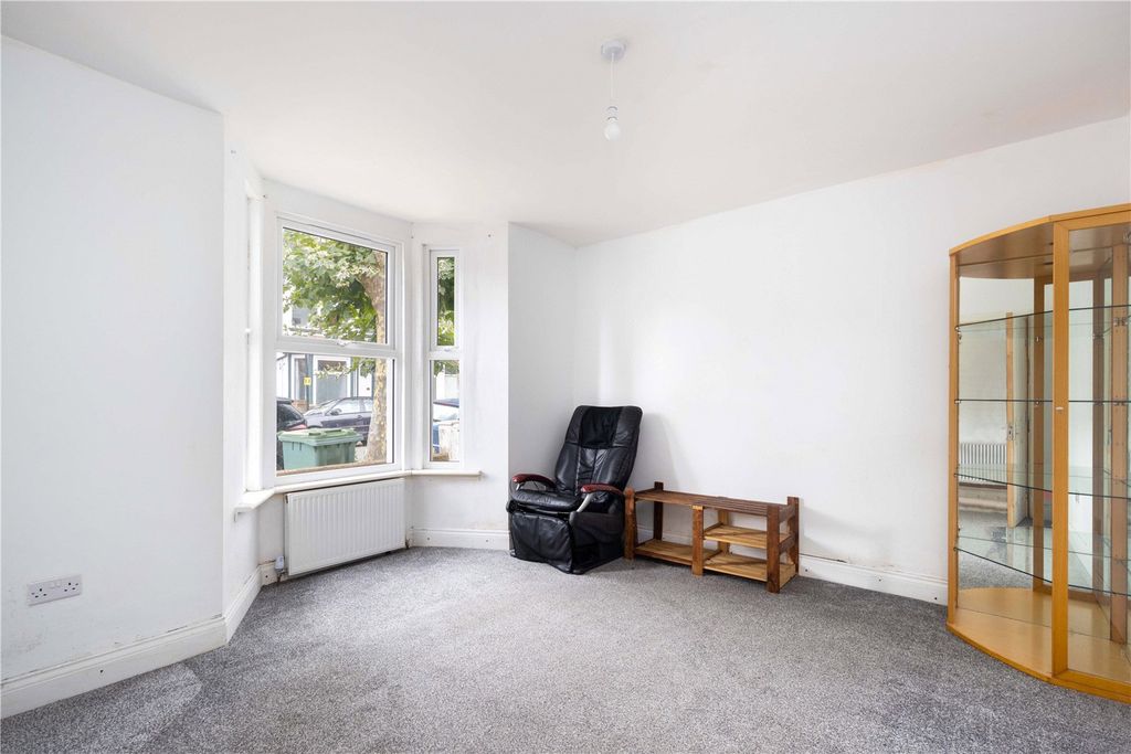 Property photo 2 of 15 Picture No. 11