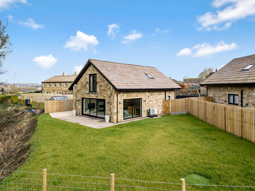 Property photo 2 of 40